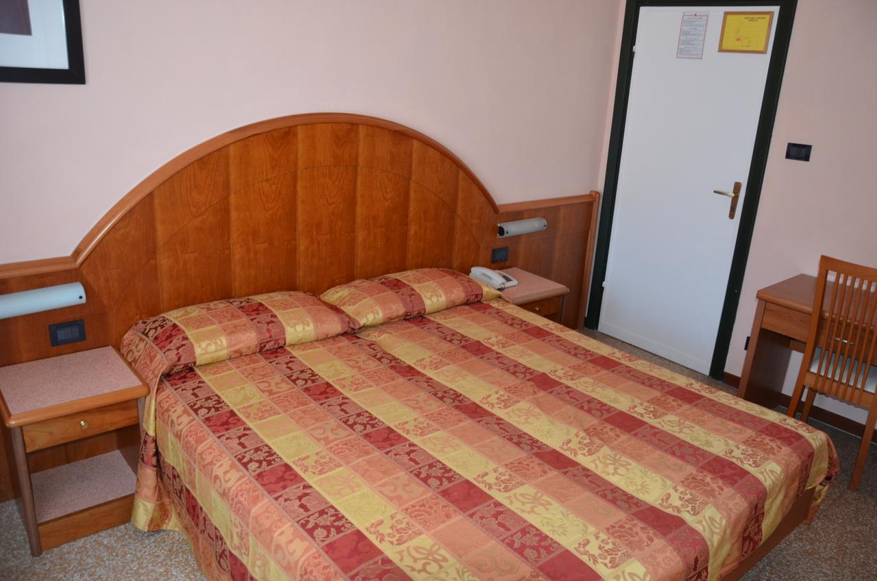 Hotel Lorenzo Celle Ligure Exterior foto